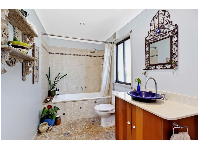 46 Griffin Road, North Curl Curl NSW 2099