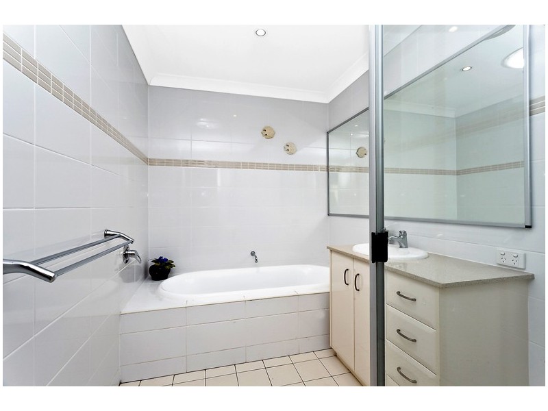 1 Lorikeet Grove, Warriewood NSW 2102