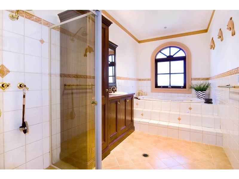 9 The Crescent, North Narrabeen NSW 2101