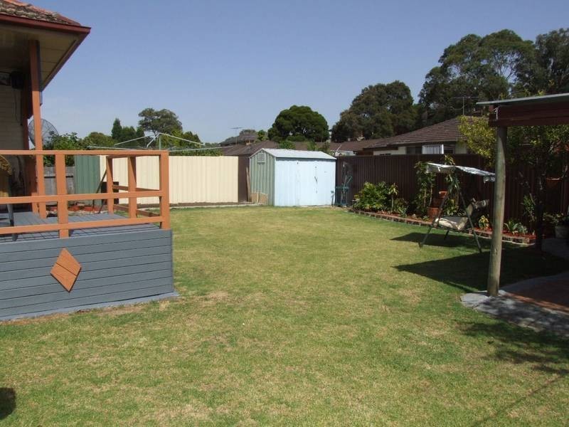 20 Leslie Street, Roselands NSW 2196