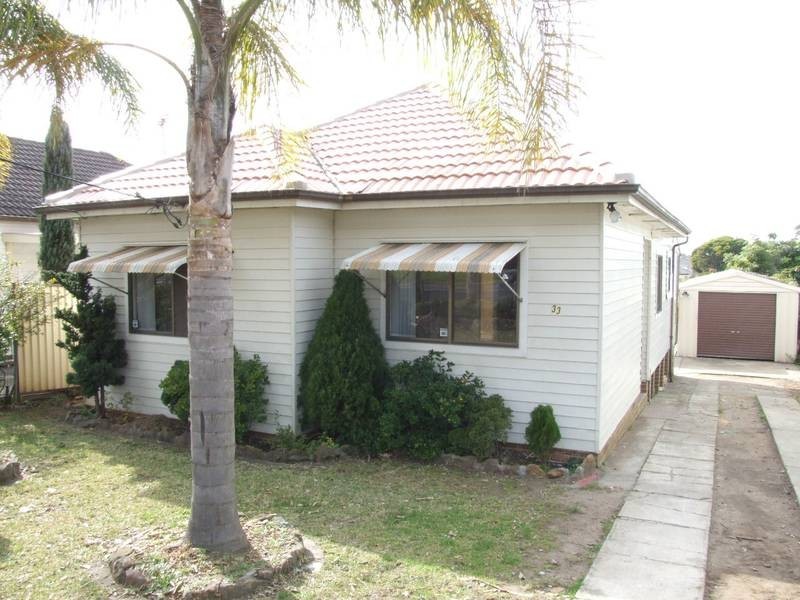 33 Hillcrest Avenue, Greenacre NSW 2190