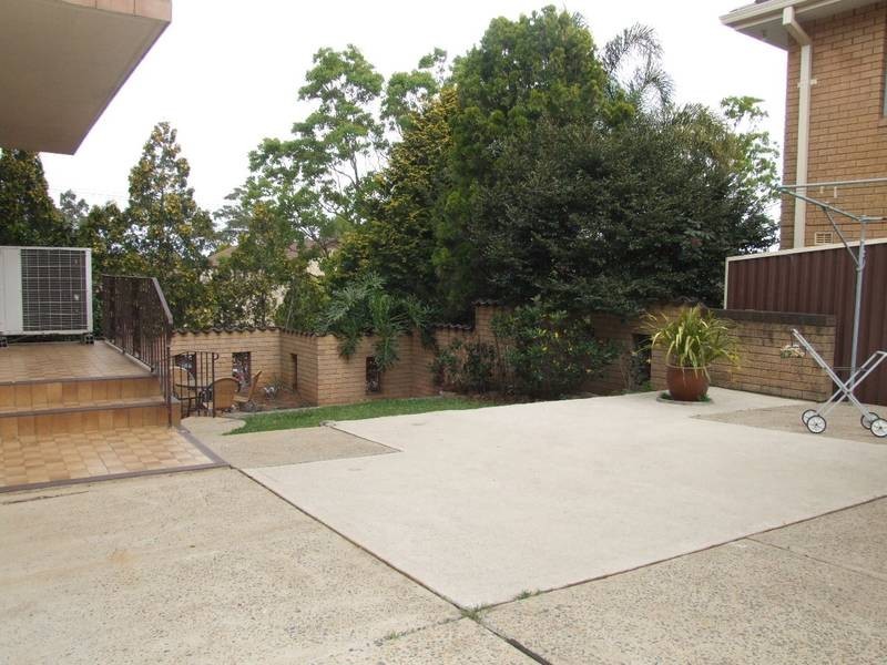 21 Raymond Avenue, Roselands NSW 2196