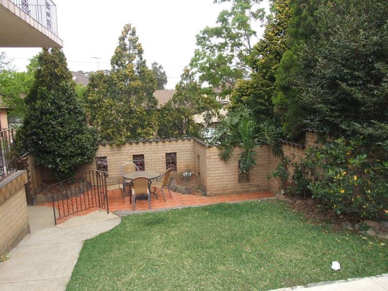 21 Raymond Avenue, Roselands NSW 2196