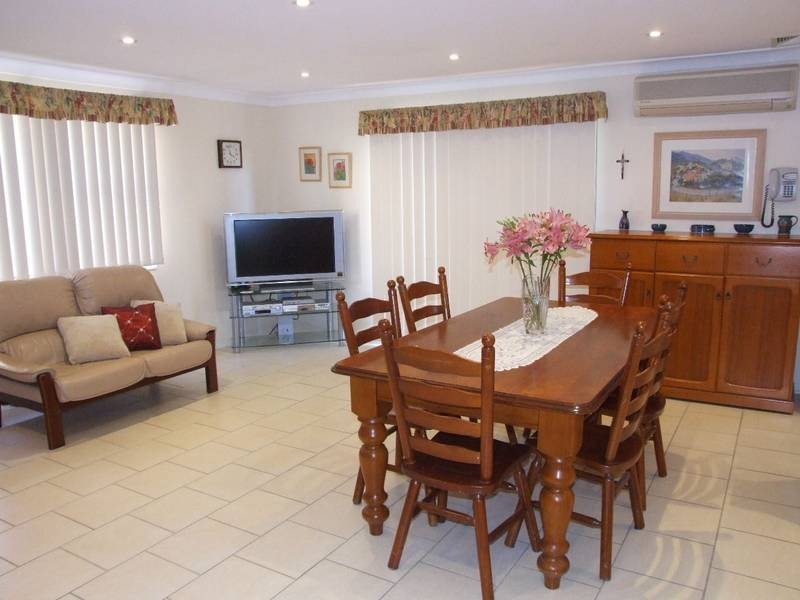 8 Robin Place, Roselands NSW 2196