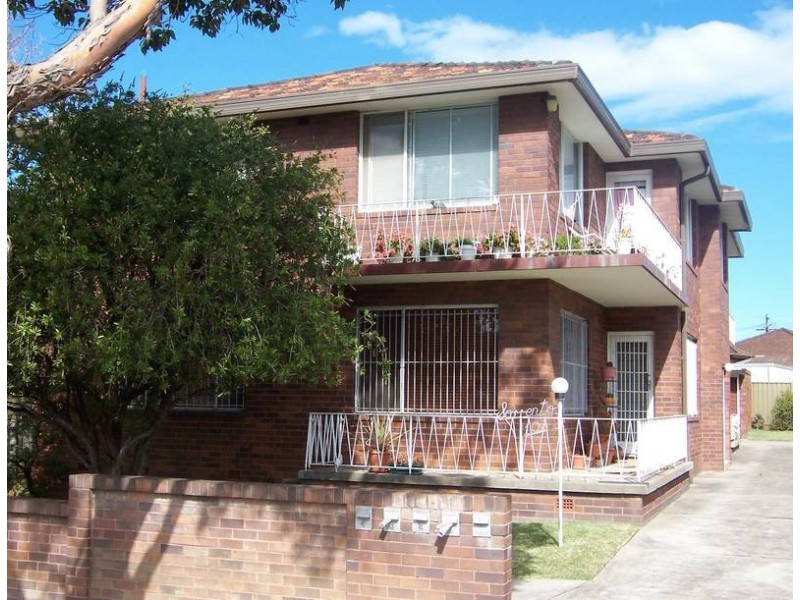 2/102 Clissold Parade, Campsie NSW 2194