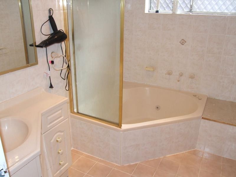 2/102 Clissold Parade, Campsie NSW 2194