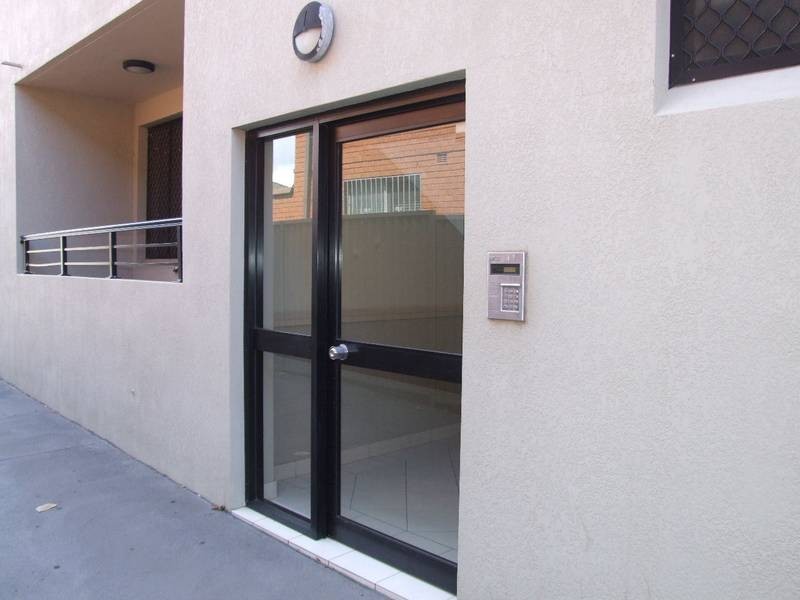 2/5 Allan Avenue, Belmore NSW 2192