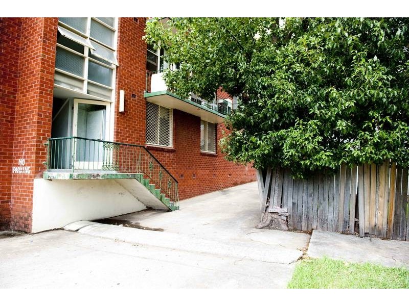 8/10 Renown Avenue, Wiley Park NSW 2195