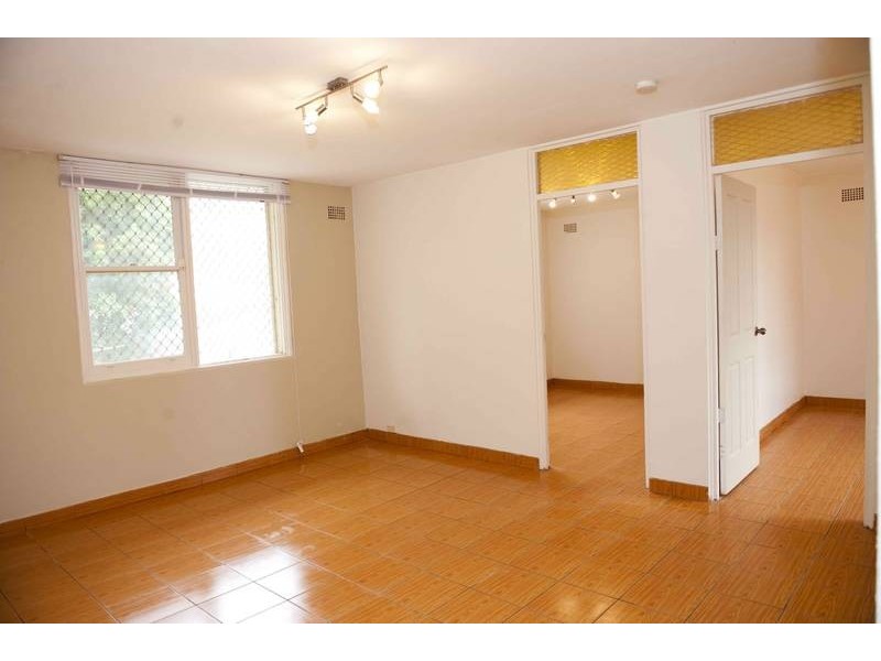 8/10 RENOWN AVENUE, Wiley Park NSW 2195