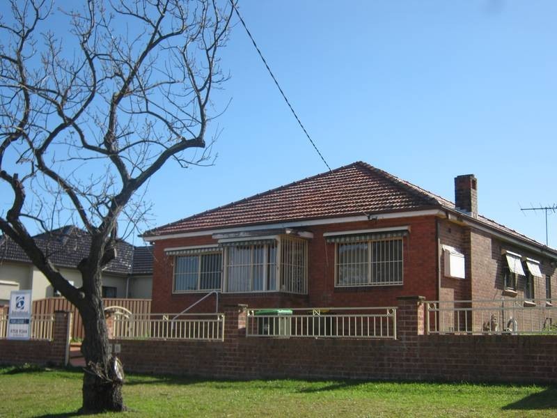 4 POTTS AVENUE, Kingsgrove NSW 2208