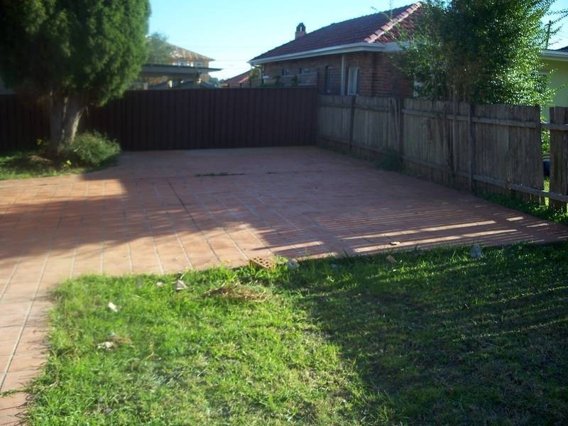 4 POTTS AVENUE, Kingsgrove NSW 2208