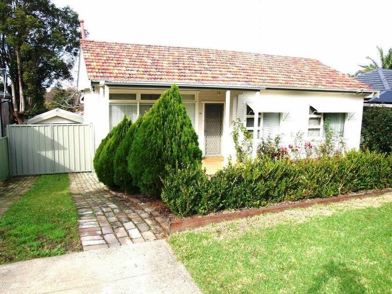 18 Lofts Avenue, Roselands NSW 2196