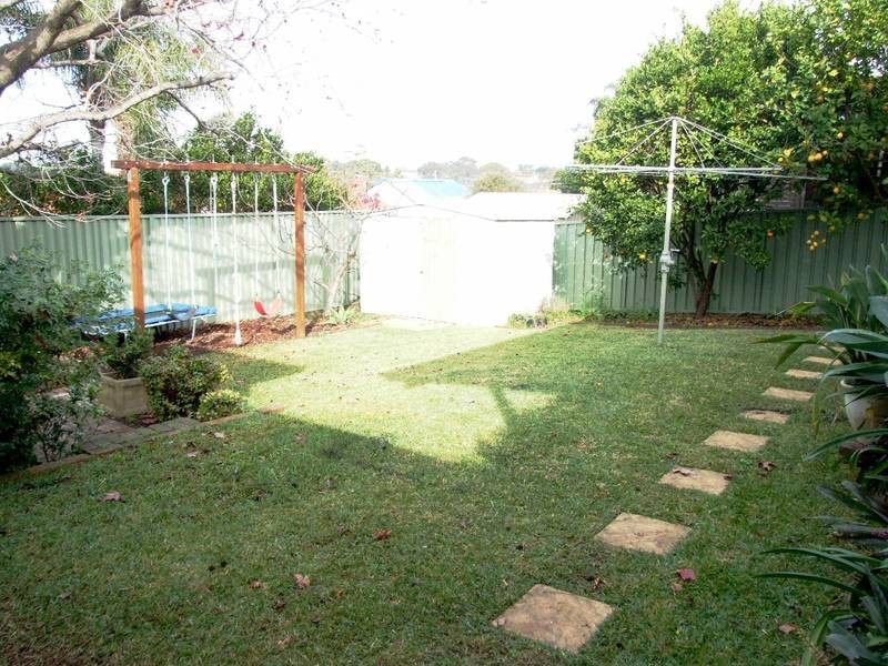 18 Lofts Avenue, Roselands NSW 2196