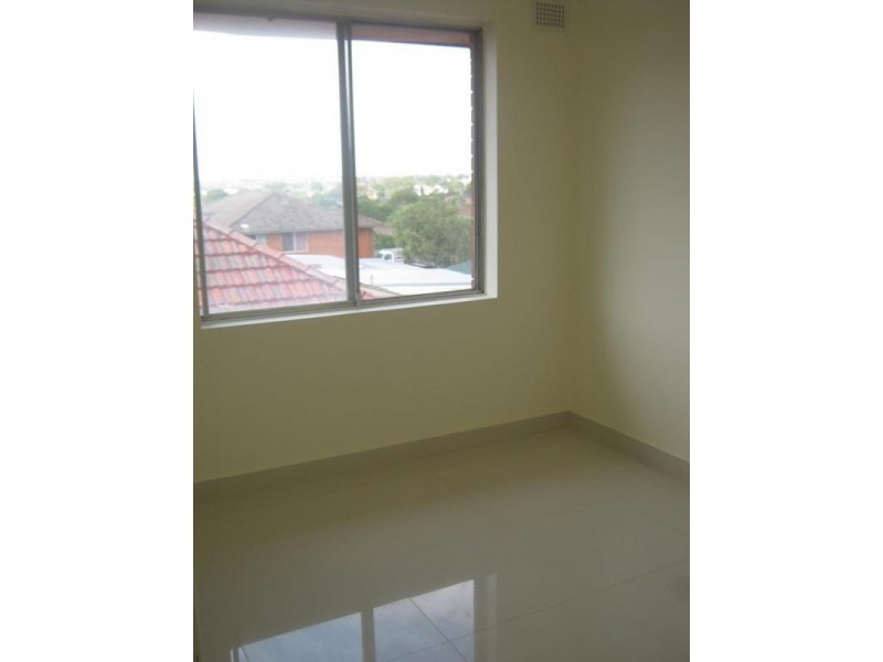 8/30 Phillip Street, Roselands NSW 2196