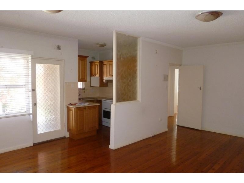 4/13 Phillip Street, Roselands NSW 2196