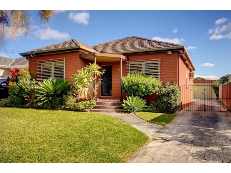 7 Rosebank Avenue, Kingsgrove NSW 2208
