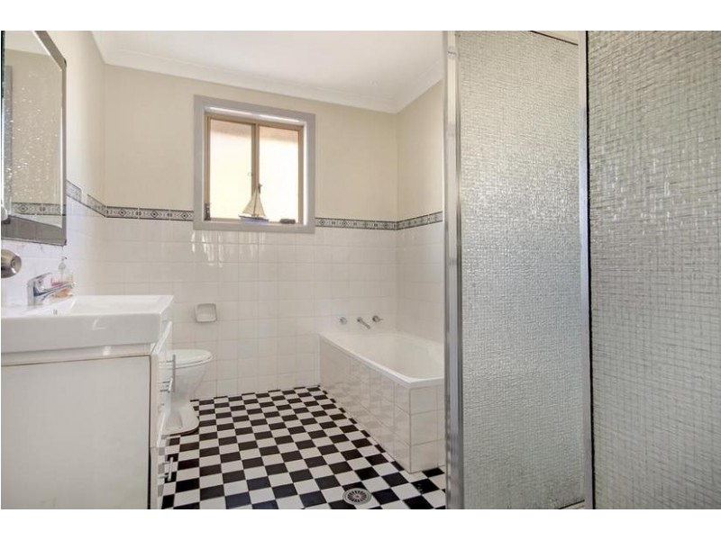2/138 Greenacre Road, Greenacre NSW 2190