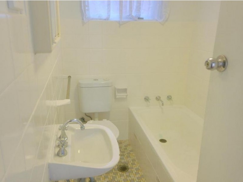 2/4 St Jude Crescent, Belmore NSW 2192