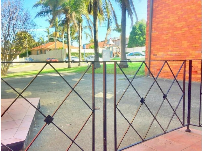 2/4 St Jude Crescent, Belmore NSW 2192