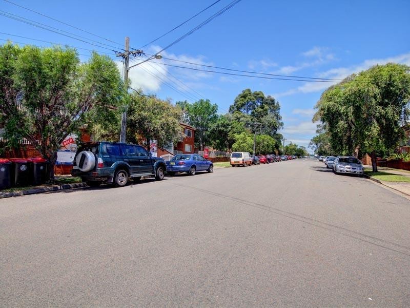 2/11 Drummond Street, Belmore NSW 2192