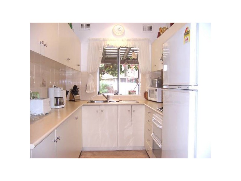 2 Gunyah CRESCENT, Roselands NSW 2196