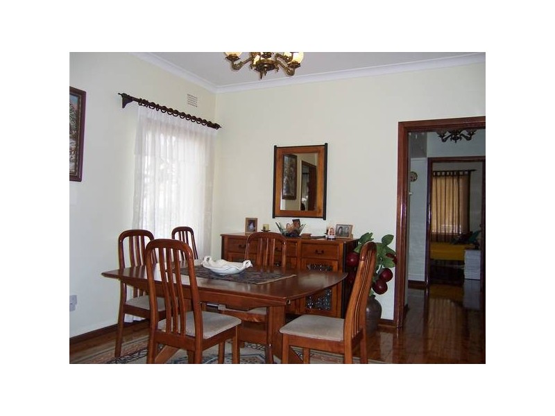 2 Gunyah CRESCENT, Roselands NSW 2196