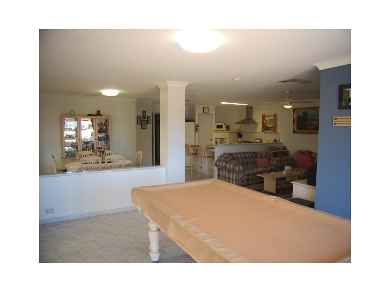 33 East Road, Hocking WA 6065