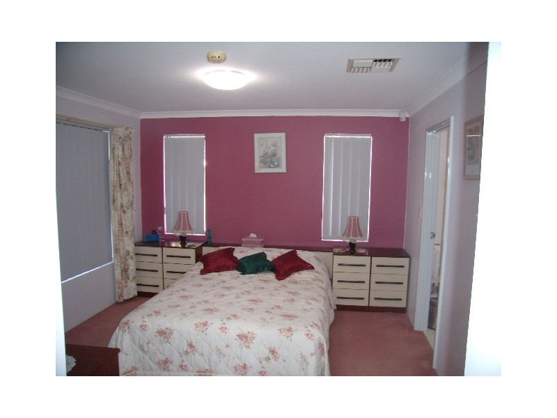 33 East Road, Hocking WA 6065