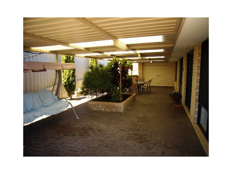 33 East Road, Hocking WA 6065