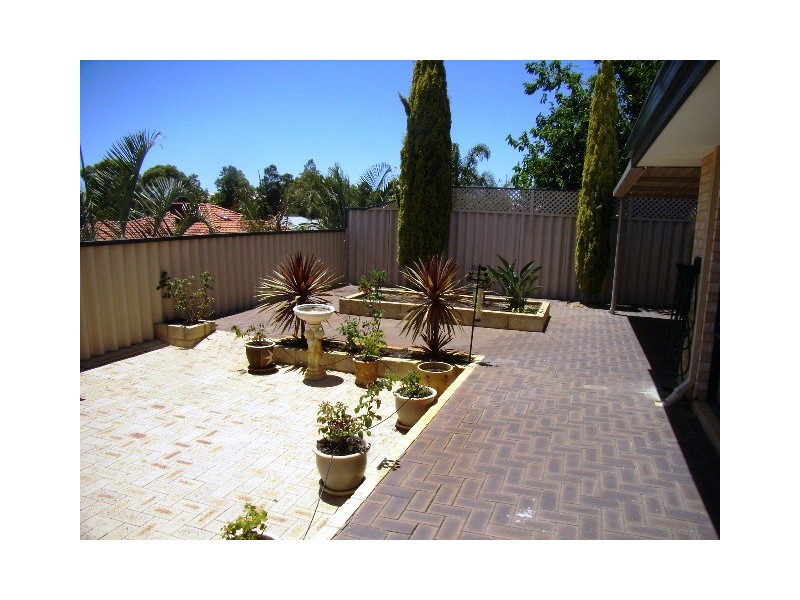 33 East Road, Hocking WA 6065