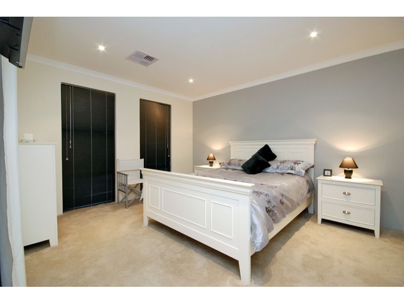 15 Vinciullo Way, Sinagra WA 6065