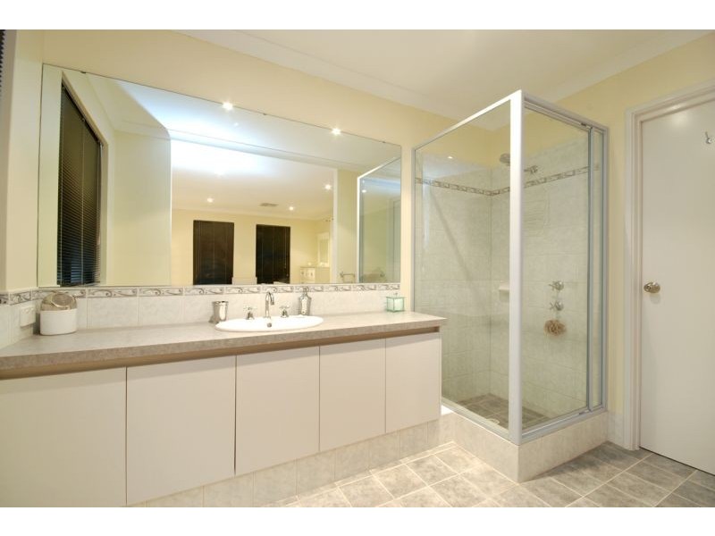 15 Vinciullo Way, Sinagra WA 6065