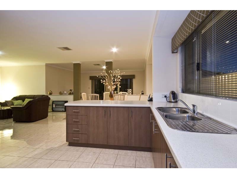 16 Castroreale Boulevard, Sinagra WA 6065