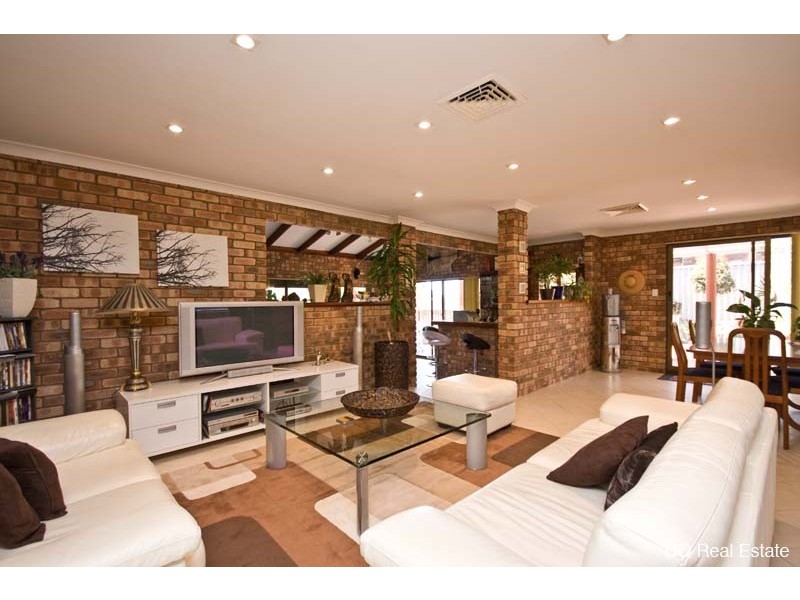 84 The Crest, Woodvale WA 6026