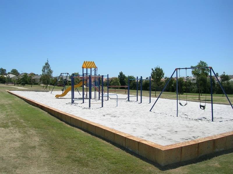 5 Tama Way, Pearsall WA 6065