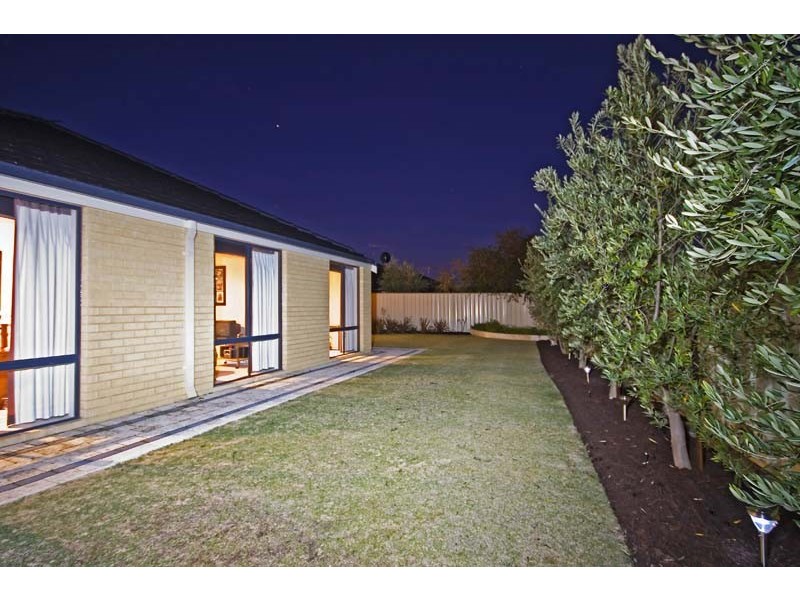 9 Tandara Fairway, Tapping WA 6065