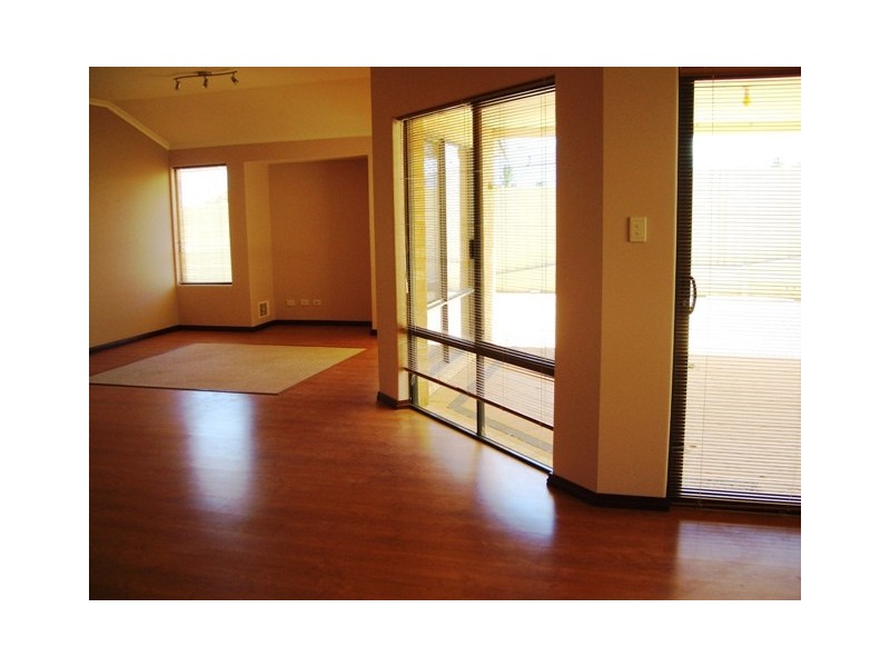 6 Anfield Parade, Hocking WA 6065