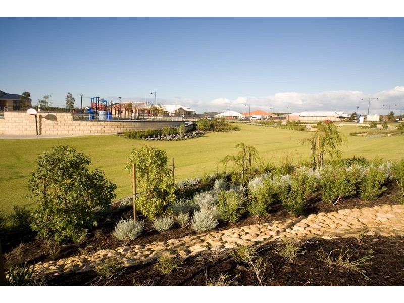 61 Palmerston Cr, Tapping WA 6065
