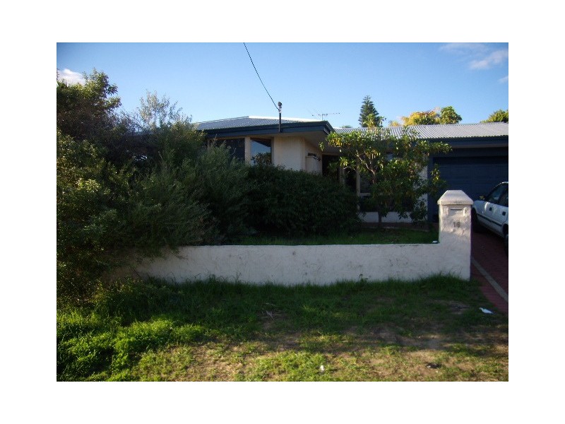 16 Lupin Court, Hocking WA 6065