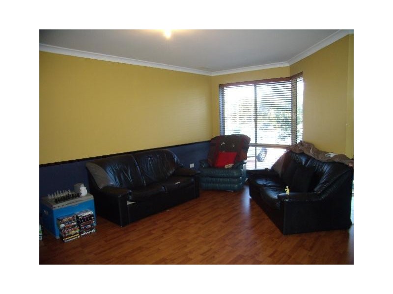 16 Lupin Court, Hocking WA 6065