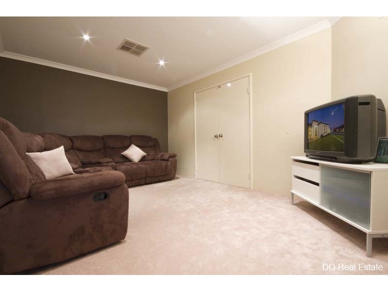 15 Bingarra Crescent, Tapping WA 6065
