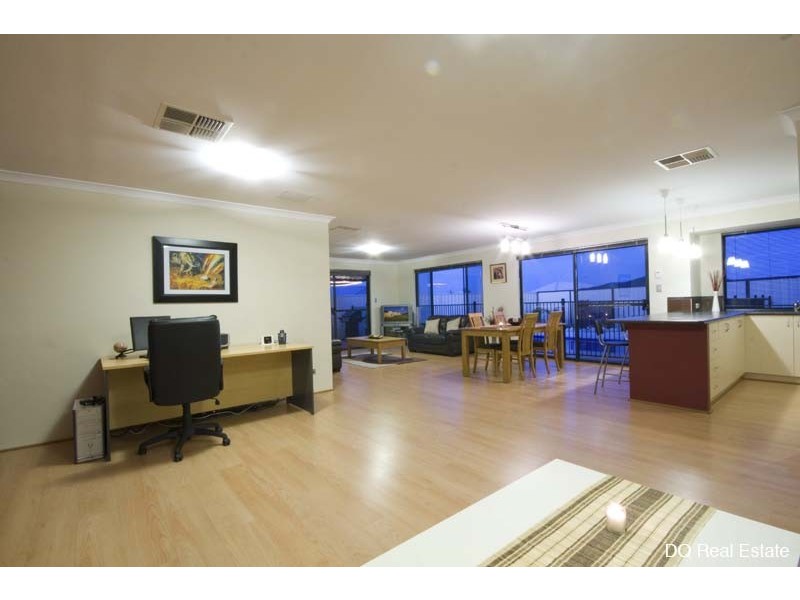 15 Bingarra Crescent, Tapping WA 6065