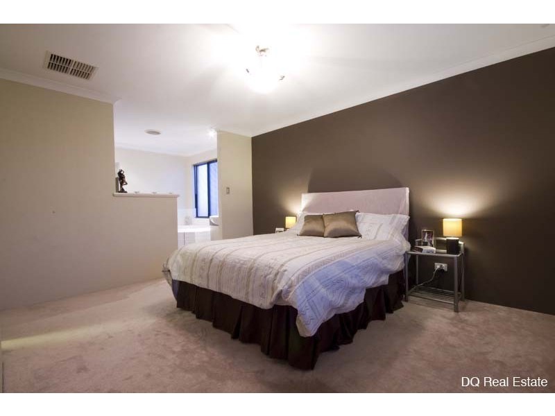 15 Bingarra Crescent, Tapping WA 6065