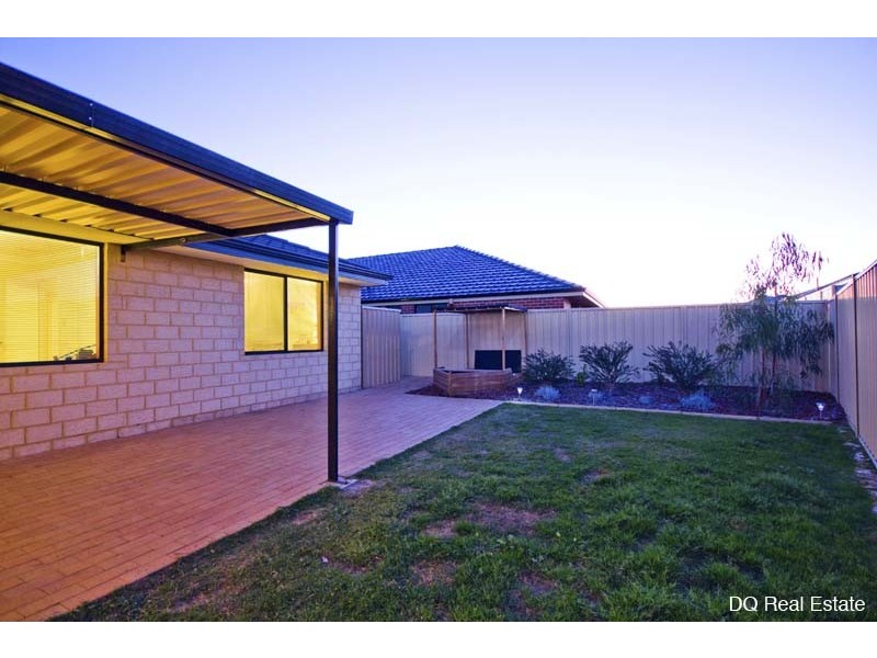 15 Bingarra Crescent, Tapping WA 6065