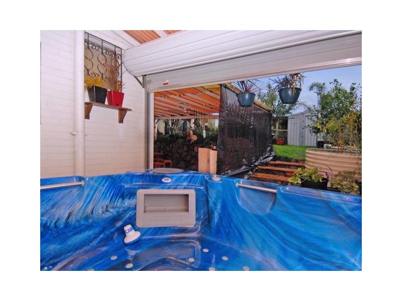 3d Brecknock Way, Girrawheen WA 6064