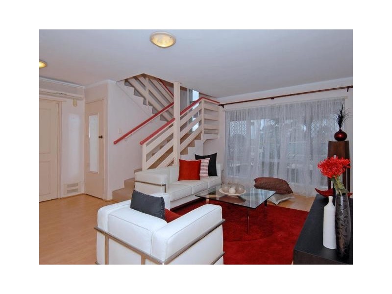 3d Brecknock Way, Girrawheen WA 6064