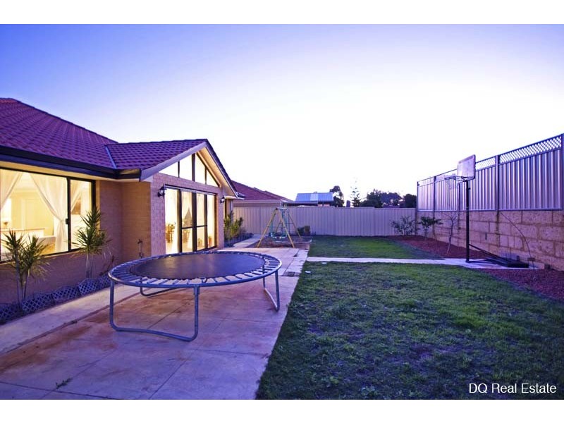 18 Basico Avenue, Sinagra WA 6065