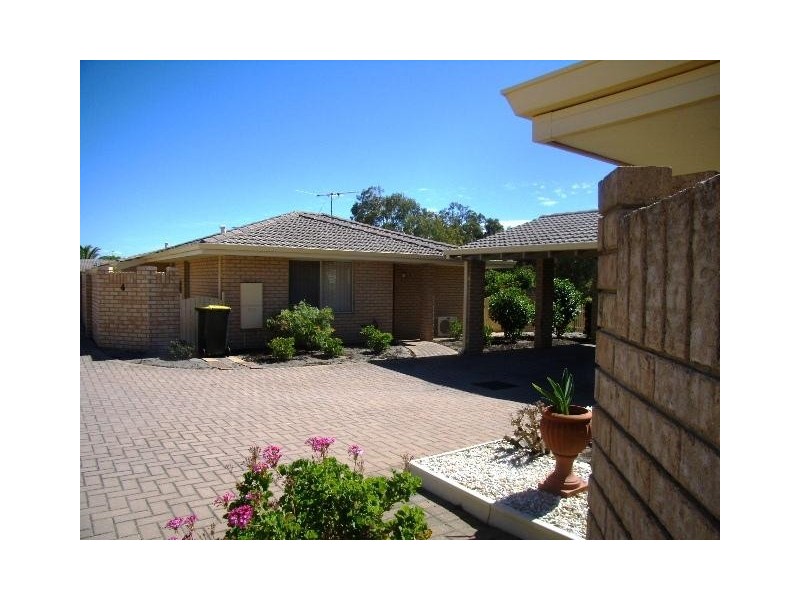 4/169 Goollelal Drive, Kingsley WA 6026
