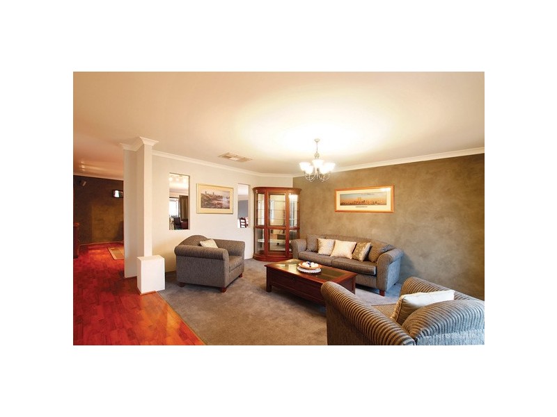 21 Hillwater Promenade, Beechboro WA 6063