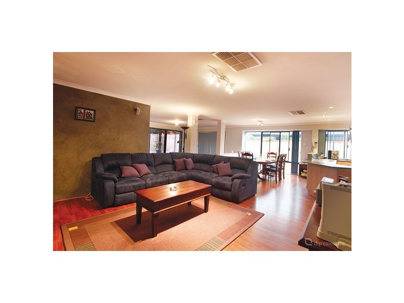 21 Hillwater Promenade, Beechboro WA 6063